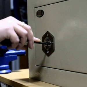 Вскрытие замков в Твери
